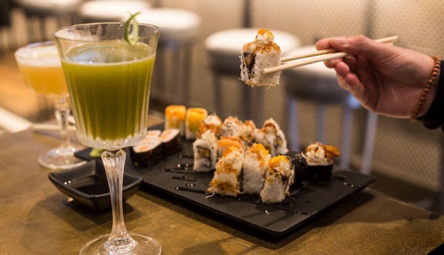 selezione sushi con cocktail