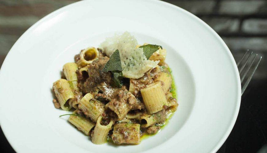 Mezze maniche al Ragù Bianco